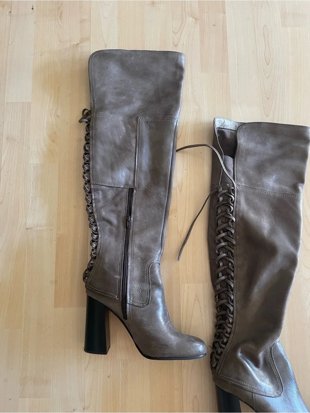Vince Camuto classic knee